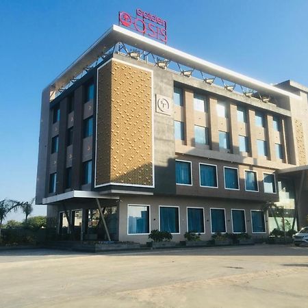 Golden Oasis Hotel Mahesana Exterior photo