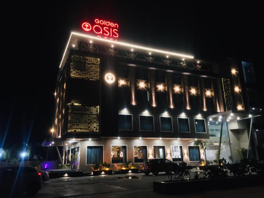 Golden Oasis Hotel Mahesana Exterior photo